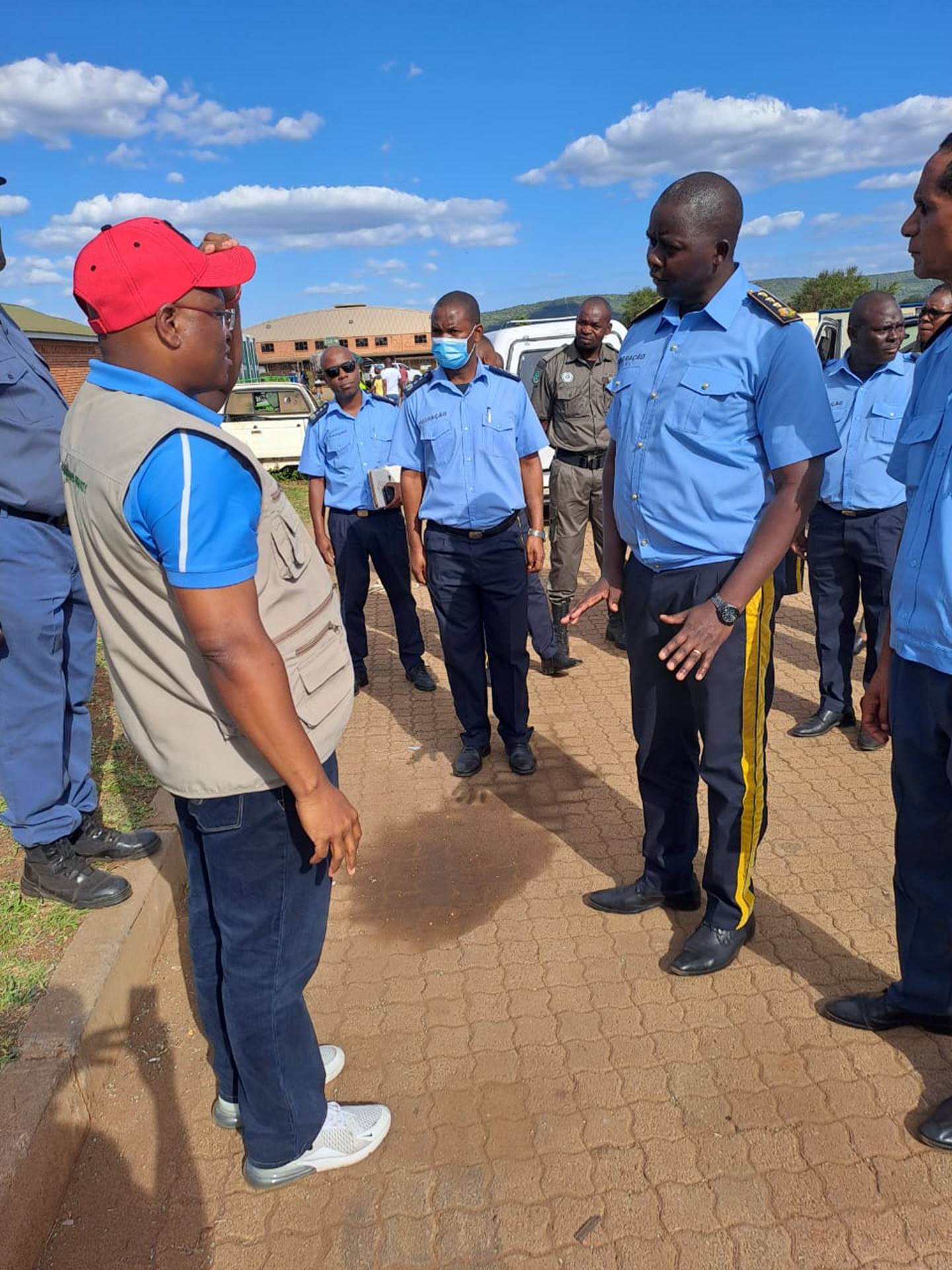 BMA Commissioner, Dr Michael Masiapato with Mozambique’s border authorities at Lebombo Port of Entry during the 2022/23 Festive Season.